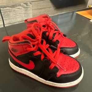 Jordan 1 Mid "Black/Fire Red/White" Toddler Boys' Shoe